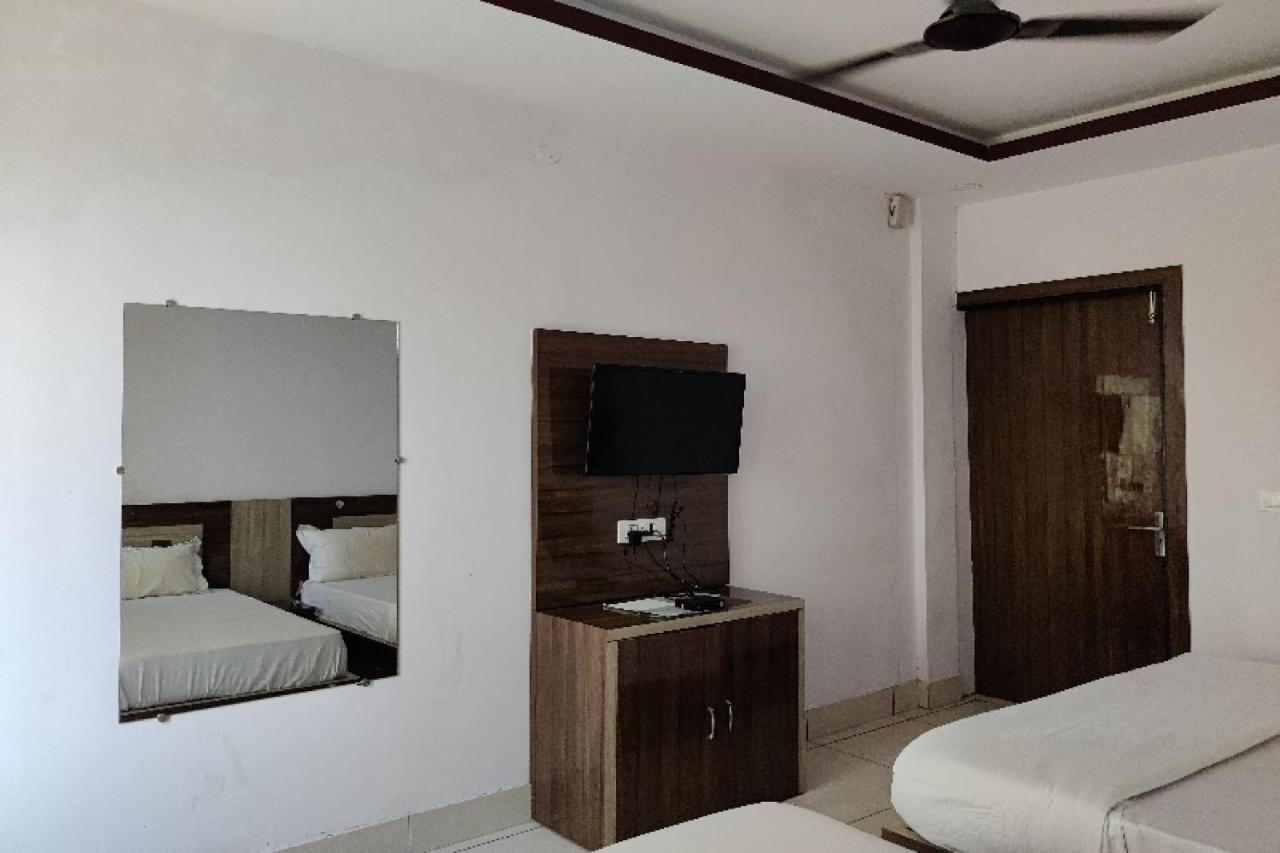 Oyo Hotel Laksh Kurukshetra Kültér fotó