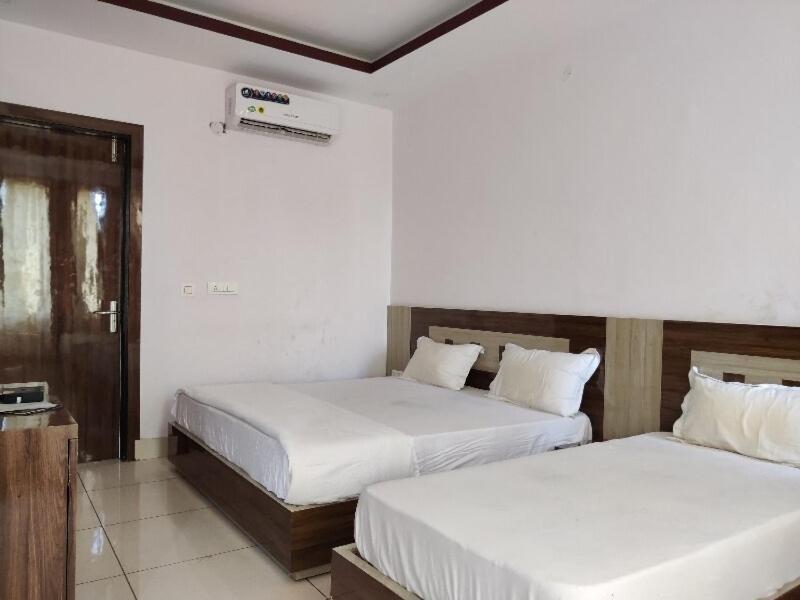 Oyo Hotel Laksh Kurukshetra Kültér fotó
